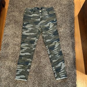 Express camo ankle pants